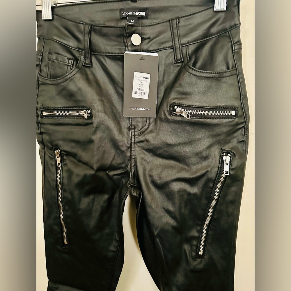 FashionNova Fall Fashion! Zippered Black Faux Leather Pants